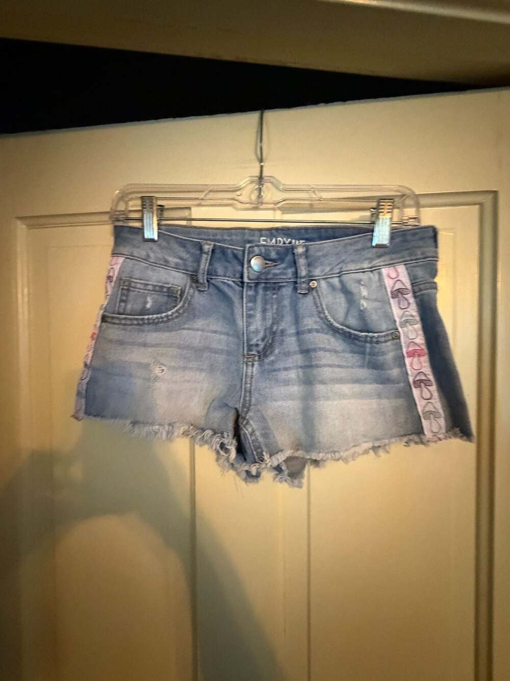 Empyre Jenna Mushroom Embroidered Denim Shorts Size M Light Wash Y2K Grunge